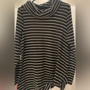Maurice’s size 0X gray and white striped, long sleeve shirt